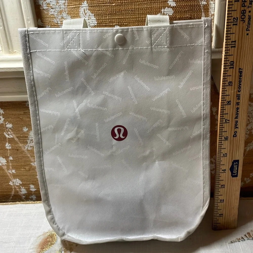 lululemon shopping tote